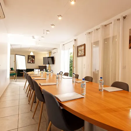 Hotel Kyriad Sud 3*