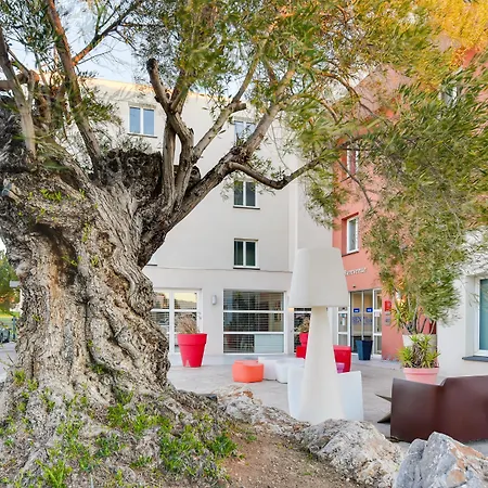 Hotel Kyriad Sud 3*